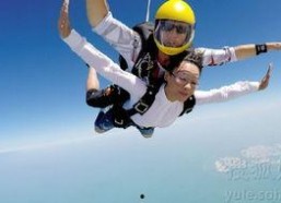 娱乐吃瓜酱跳伞视频,空中视角诠释极限运动魅力